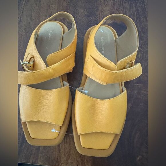 Paloma Barcelo Monochrome Sandals in Mango - Picture 5 of 6